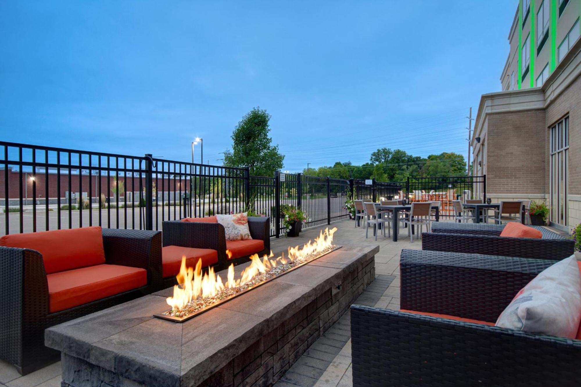 Holiday Inn Grand Rapids North - Walker By Ihg Extérieur photo